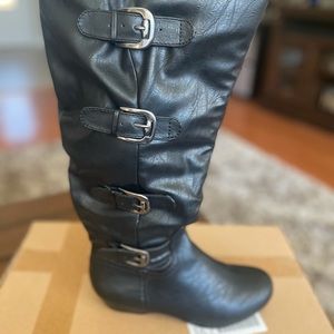 Tall calf black boots. Size 7WW.